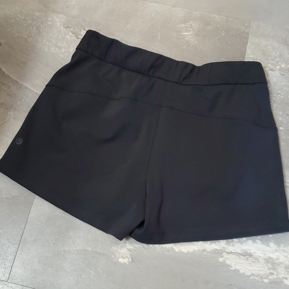 NWOT Lululemon On the Fly Short. 2.2" Inseam. Black. Size 8. - Picture 9 of 13